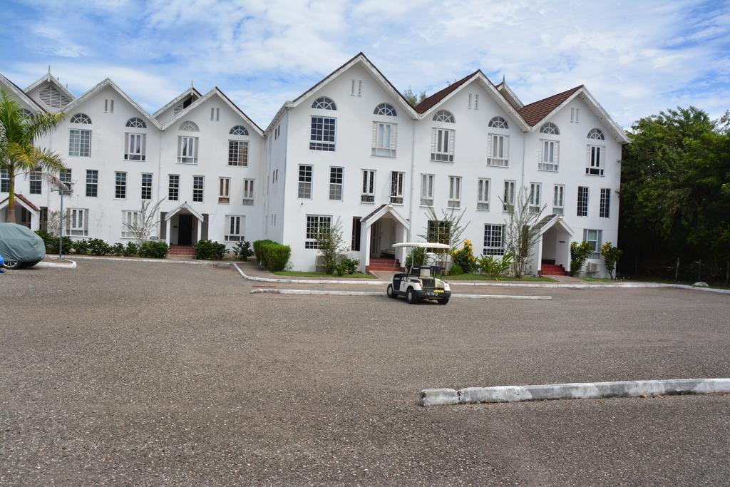 Aparthotel Seacastles By The Beach/Pool Montego Bay Zewnętrze zdjęcie