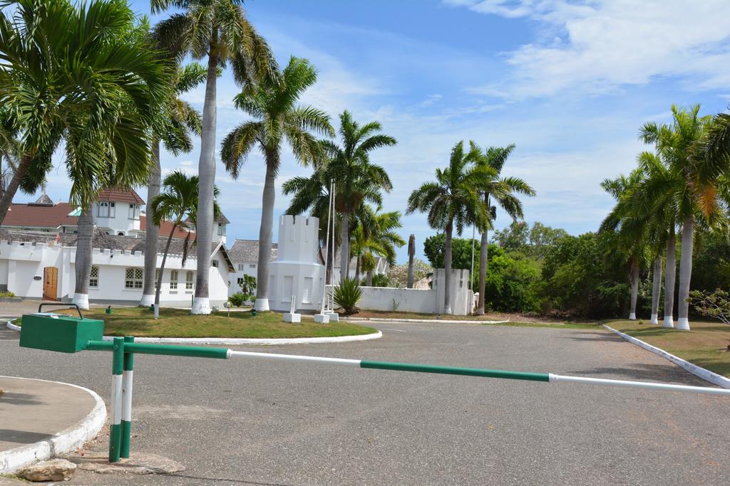 Aparthotel Seacastles By The Beach/Pool Montego Bay Zewnętrze zdjęcie