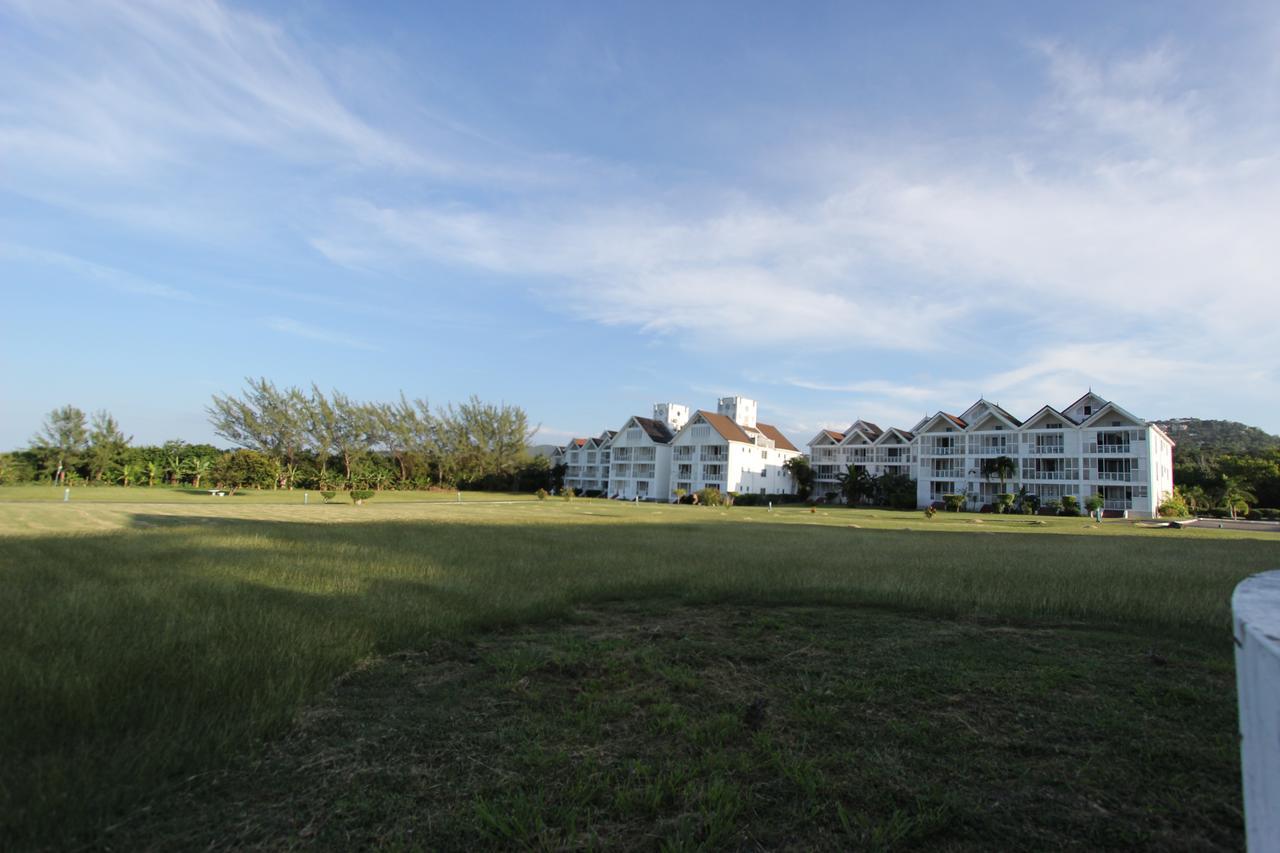 Aparthotel Seacastles By The Beach/Pool Montego Bay Zewnętrze zdjęcie